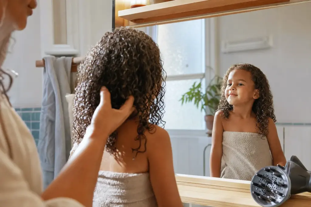 Pelo rizado en niños: rutina práctica y sin lágrimas