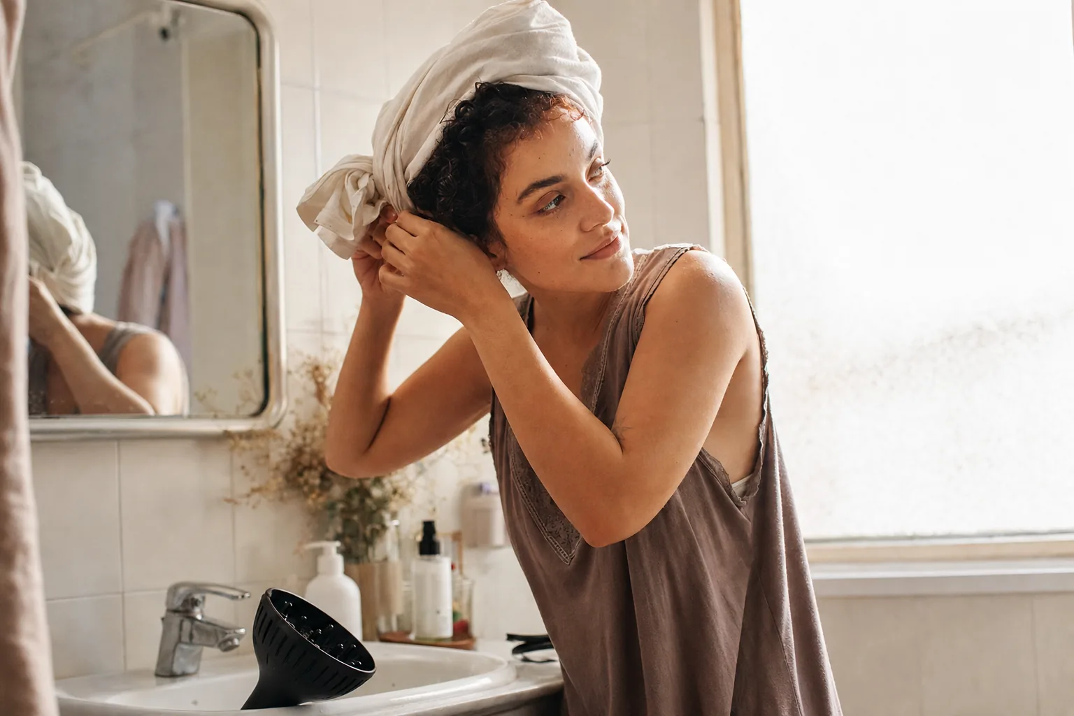 Plopping y difusor: cómo secar el pelo rizado sin frizz paso a paso